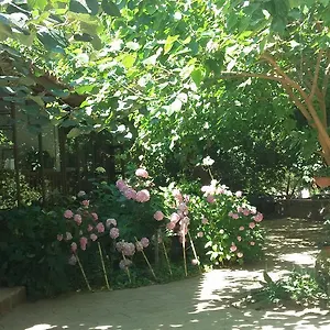 Birgi Cinaralti Konukevi